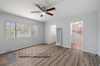 2135 Santa Fe Ave. in Long Beach, CA - Foto de edificio - Building Photo