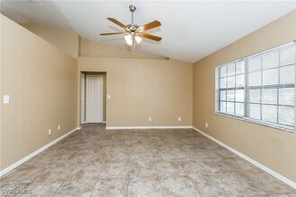 18359 Hawthorne Rd in Ft. Myers, FL - Building Photo - Building Photo