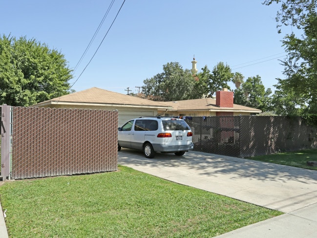 4341-4343 E Sierra Madre Ave in Fresno, CA - Building Photo - Building Photo