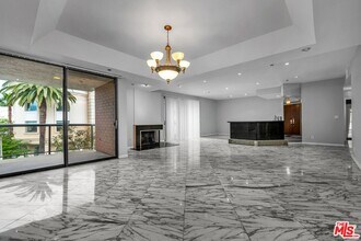 125 N Gale Dr in Beverly Hills, CA - Building Photo - Building Photo