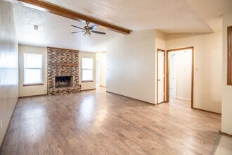 15 Wagnon Dr in Wolfforth, TX - Foto de edificio - Building Photo