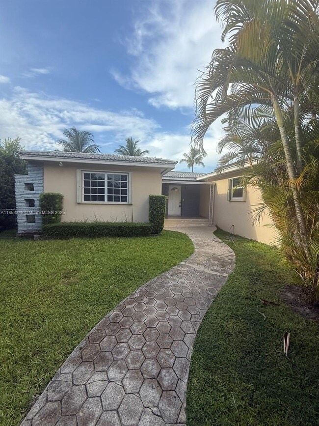 700 S Shore Dr in Miami Beach, FL - Building Photo - Building Photo