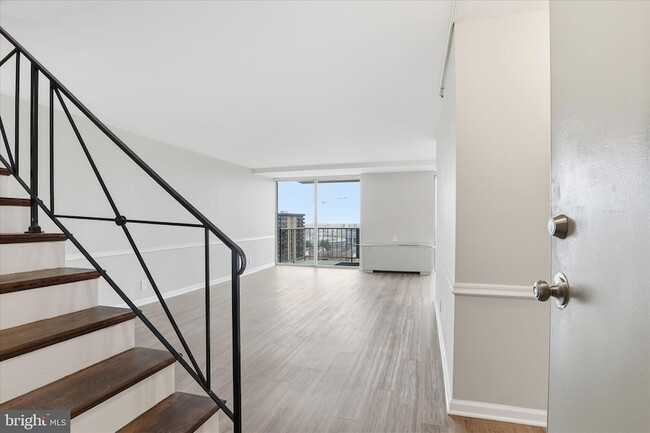 301 N Beauregard St, Unit 1404 in Alexandria, VA - Foto de edificio - Building Photo