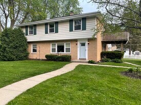 11611 W Elmhurst Pky, Unit Upper in Wauwatosa, WI - Building Photo