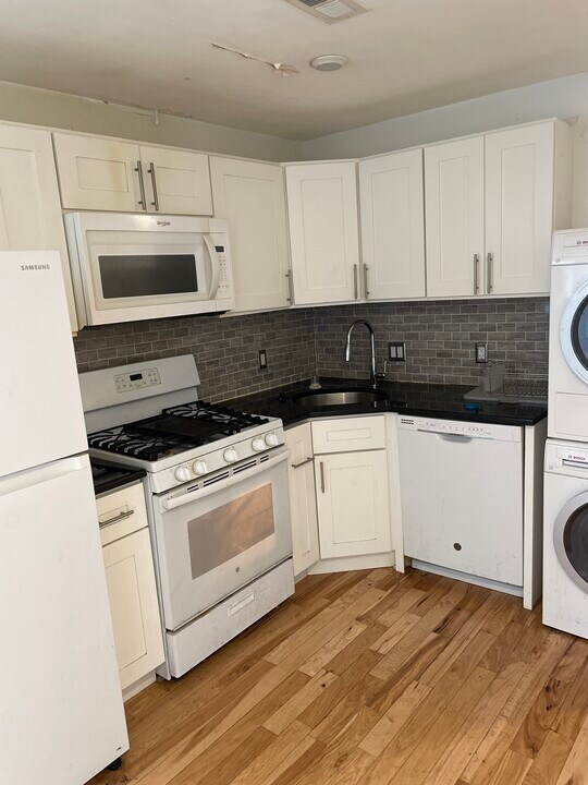 526 N 31st St, Unit 2 in Philadelphia, PA - Building Photo