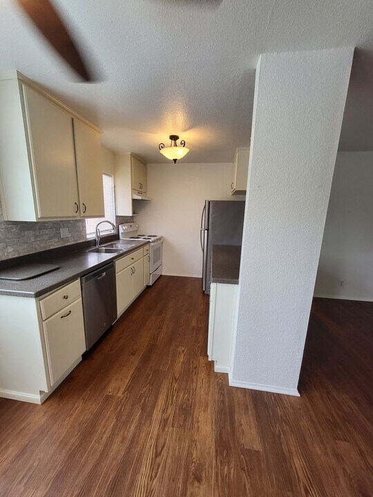 3140 Midway Dr in San Diego, CA - Building Photo
