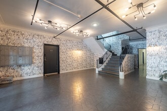 The Forneaux in Los Angeles, CA - Foto de edificio - Building Photo