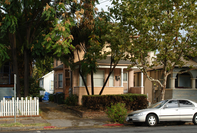 327 E Saint John St in San Jose, CA - Foto de edificio - Building Photo