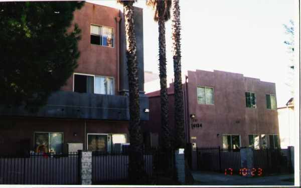 14134 Erwin St in Van Nuys, CA - Foto de edificio - Building Photo