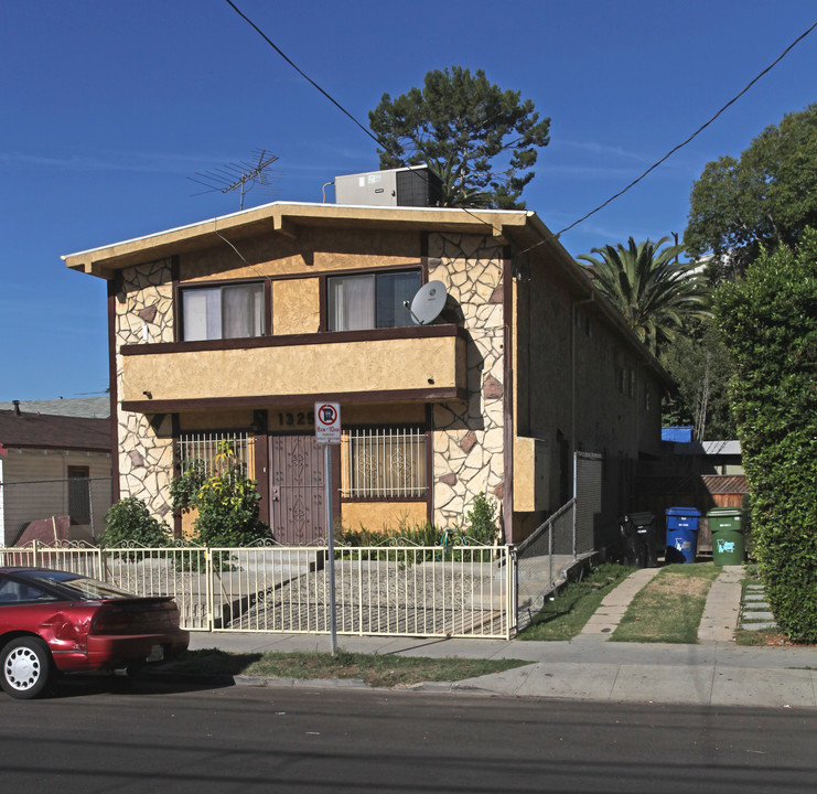 1325 Portia St in Los Angeles, CA - Foto de edificio