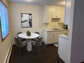 2440 Dupont Ave S in Minneapolis, MN - Foto de edificio - Interior Photo