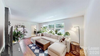 1136 E Woodlawn Rd in Charlotte, NC - Building Photo - Building Photo