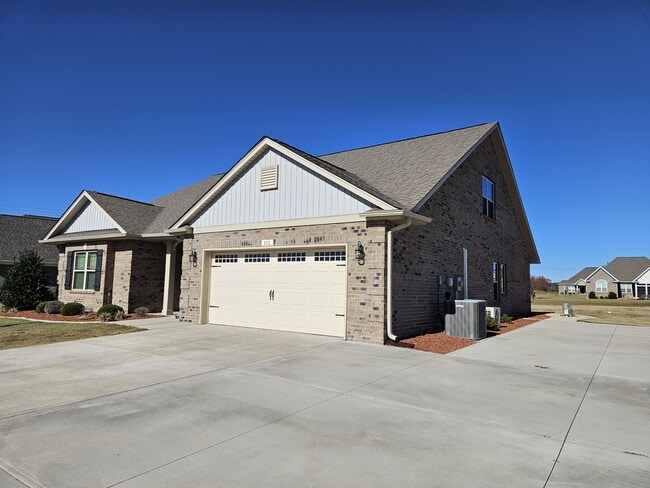 112 Mergini Dr in Pikeville, NC - Building Photo - Building Photo