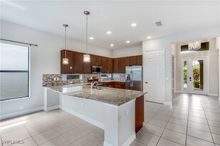 2862 Cinnamon Bay Cir