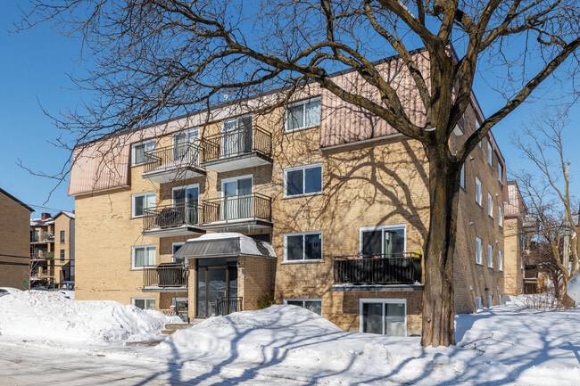 346 Lulli Rue in Laval, QC - Building Photo - Building Photo