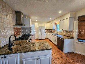 1828 NW 87th Pl in Clive, IA - Building Photo - Building Photo