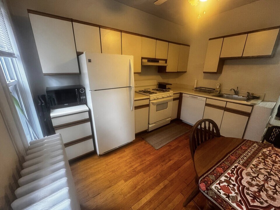 37 Harvard St, Unit 1 in Brookline, MA - Building Photo