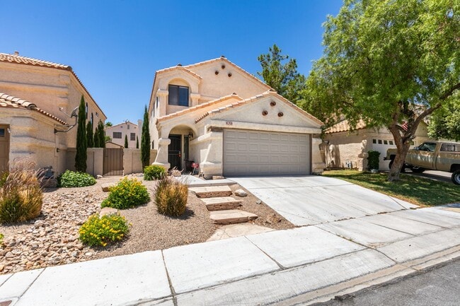 2821 Edge Rock Cir