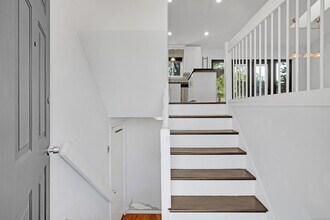 90 Village Ln in Bridgeport, CT - Building Photo - Building Photo