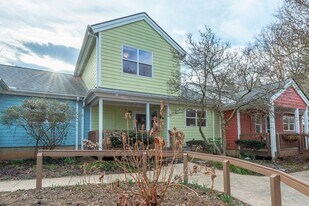 43 Vermont Ct in Asheville, NC - Building Photo