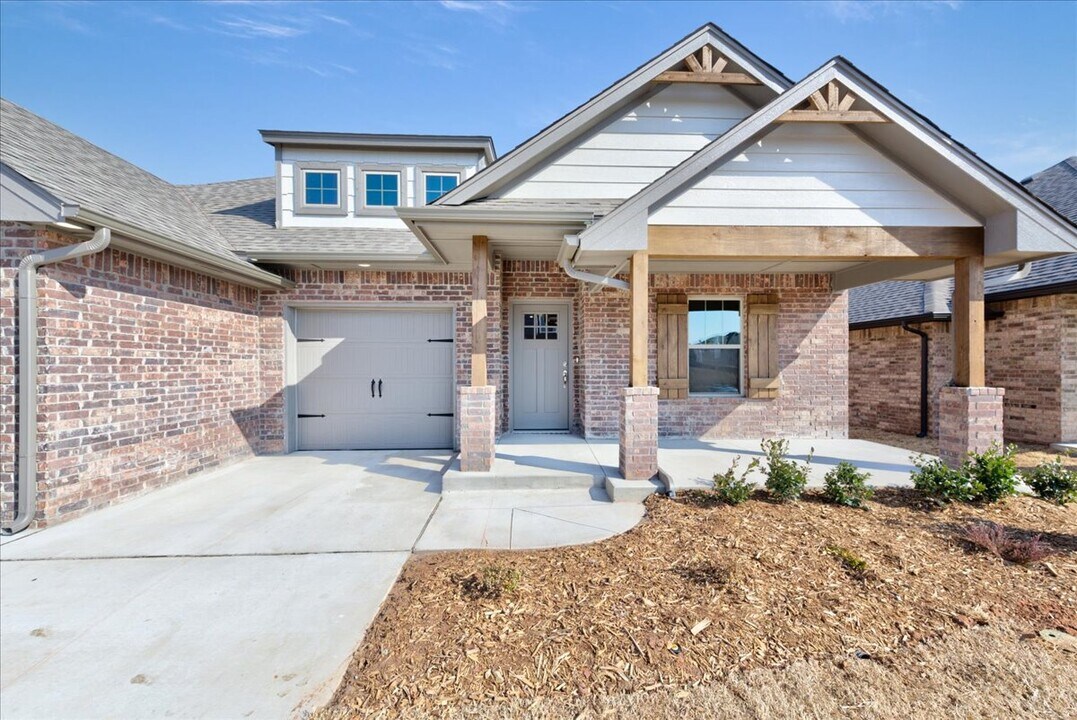 9113 NW 118th St in Yukon, OK - Building Photo
