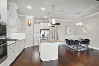 825 Mano Myrtle Dr in Gonzales, LA - Foto de edificio - Building Photo