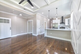 5855 S Indiana Ave in Chicago, IL - Building Photo - Building Photo