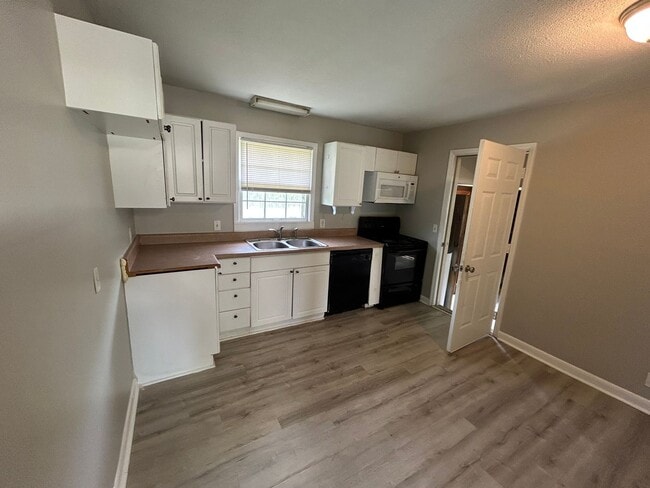 6022 Belgrade Dr NW in Huntsville, AL - Building Photo - Building Photo