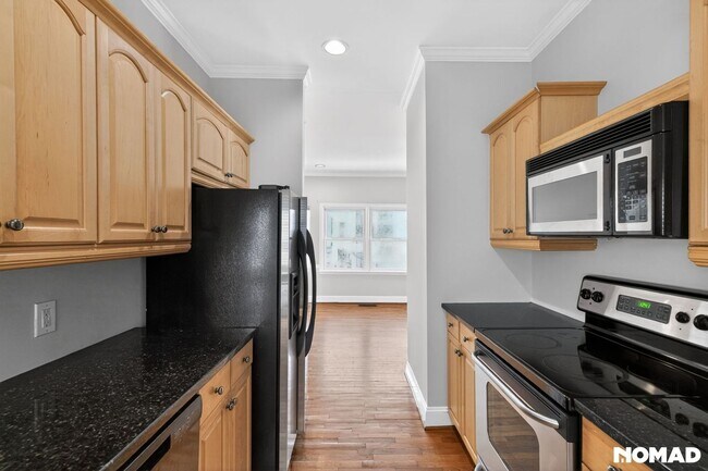 75 E Wesley Rd NE in Atlanta, GA - Building Photo - Building Photo