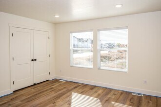 35 N Gateway Dr in Providence, UT - Building Photo - Building Photo