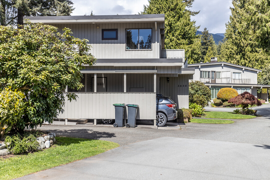 3650 Edgemont Blvd in North Vancouver, BC - Building Photo