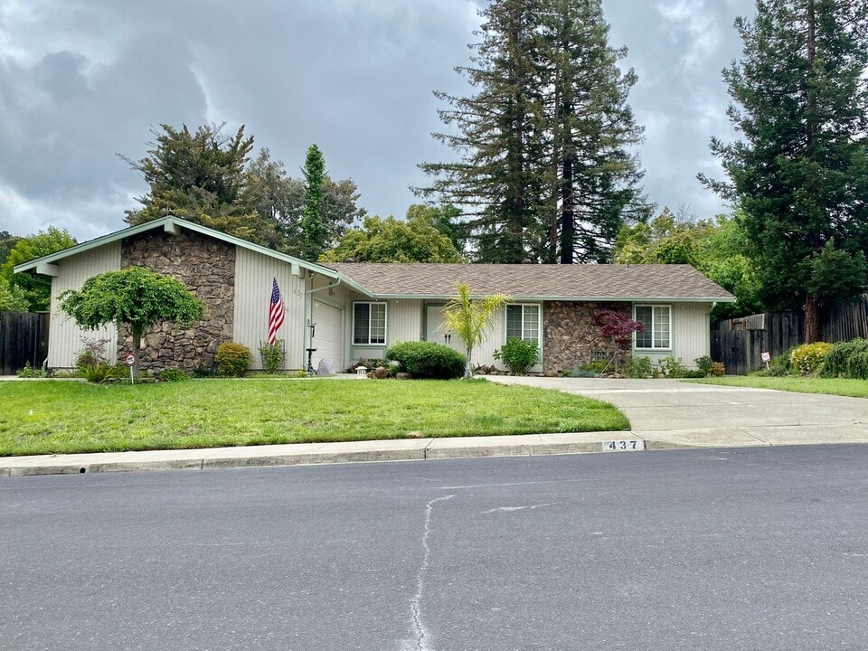 437 Donegal Way in Lafayette, CA - Building Photo
