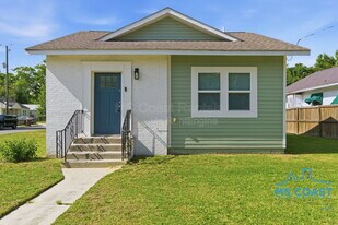 962 Thelma St in Biloxi, MS - Building Photo