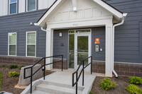 Brown School Lofts at Legacy Heights in Winston-Salem, NC - Foto de edificio - Building Photo