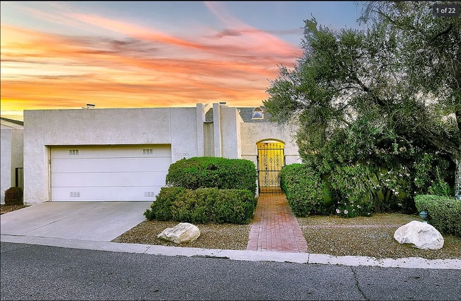property at 2523 E Forgeus Pl