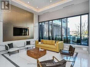 35 Watergarden Dr in Mississauga, ON - Building Photo - Building Photo