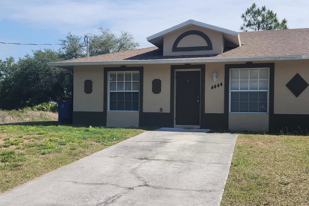 4442 29th St SW in Lehigh Acres, FL - Building Photo