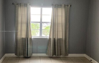 10900 SW 104th St in Miami, FL - Building Photo - Building Photo