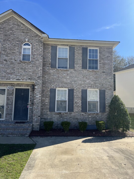 4229 Brook Creek Ln in Greenville, NC - Foto de edificio