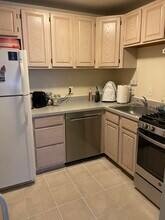 4555 MacArthur Blvd NW, Unit 108 in Washington, DC - Foto de edificio - Building Photo