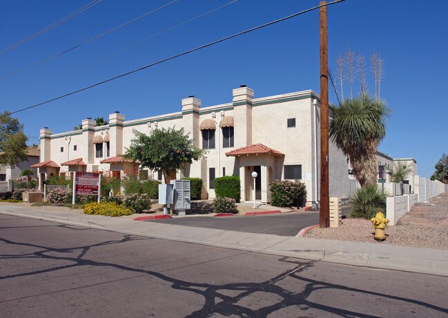 Garden View Villas in Phoenix, AZ - Foto de edificio - Building Photo