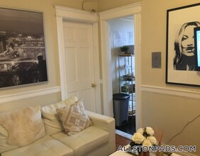 1197 Commonwealth Ave, Unit 18 in Boston, MA - Building Photo - Building Photo