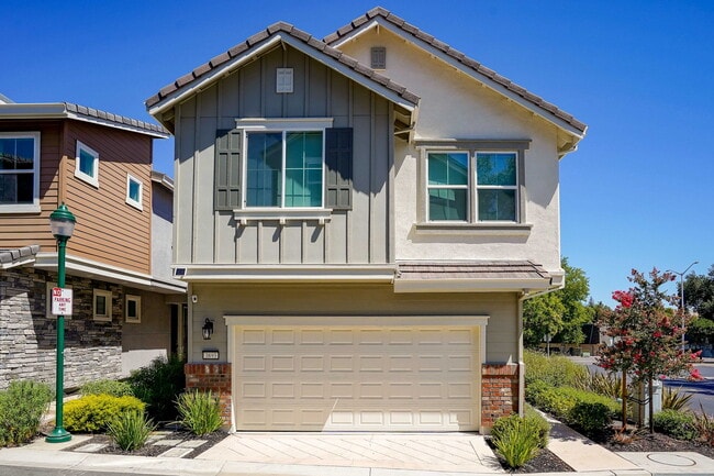 property at 3893 Villa Vista Pl