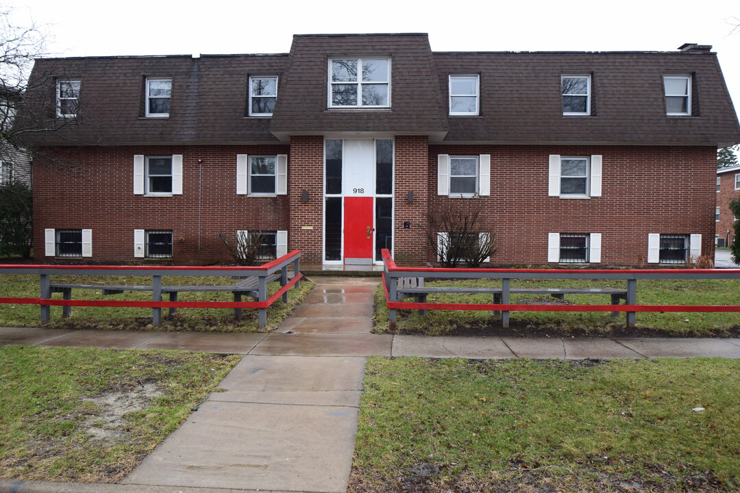 918 Kimberly Dr, Unit A2 in Dekalb, IL - Building Photo