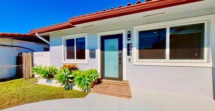 8943 SW 25th St in Miami, FL - Building Photo - Building Photo