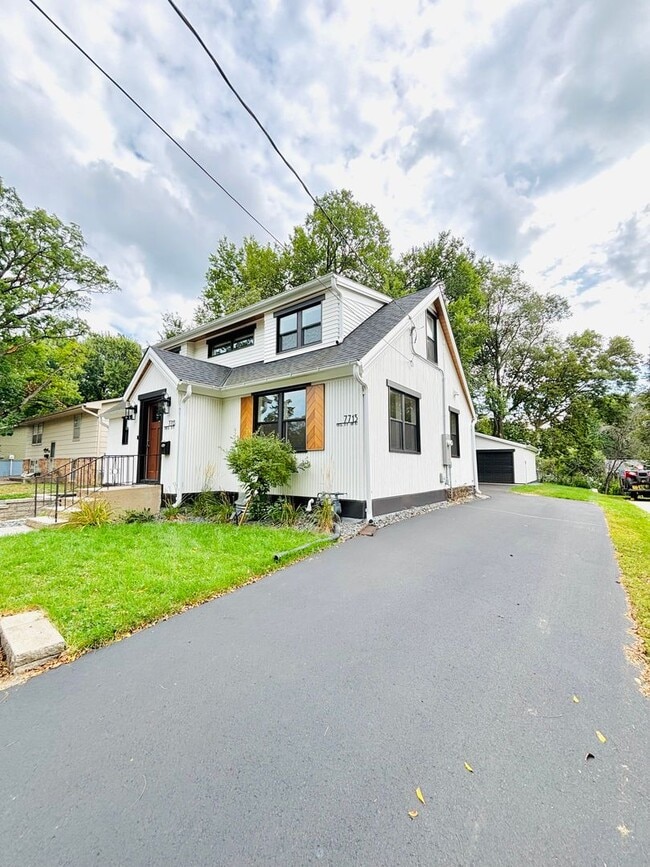 7713 Knoll St in Golden Valley, MN - Building Photo - Building Photo