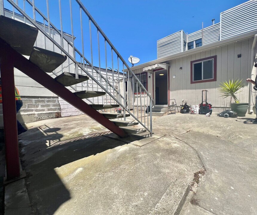 38 Williams Ave in San Francisco, CA - Building Photo