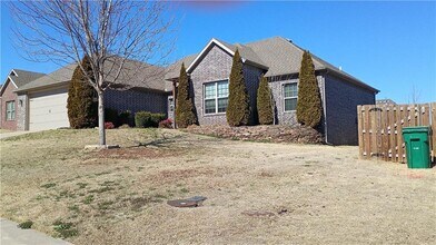 1610 Sweetbriar Way in Centerton, AR - Building Photo - Building Photo