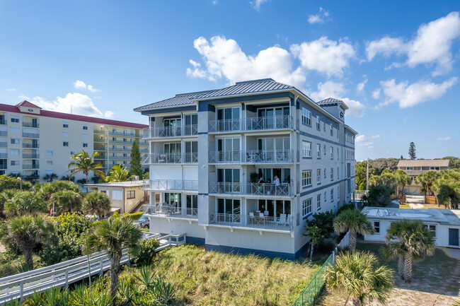 FLORES DE LA COSTA in Cocoa Beach, FL - Foto de edificio - Building Photo