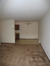 2405 Monterey Dr in Madison, WI - Building Photo - Interior Photo